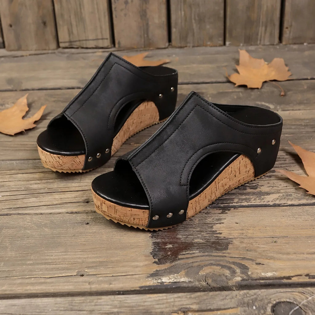 Women Slippers Comfortable Shallow Casual Outdoor Beach Slippers 2024 Summer New Fashion Wedges Sandals Designer Slides Women