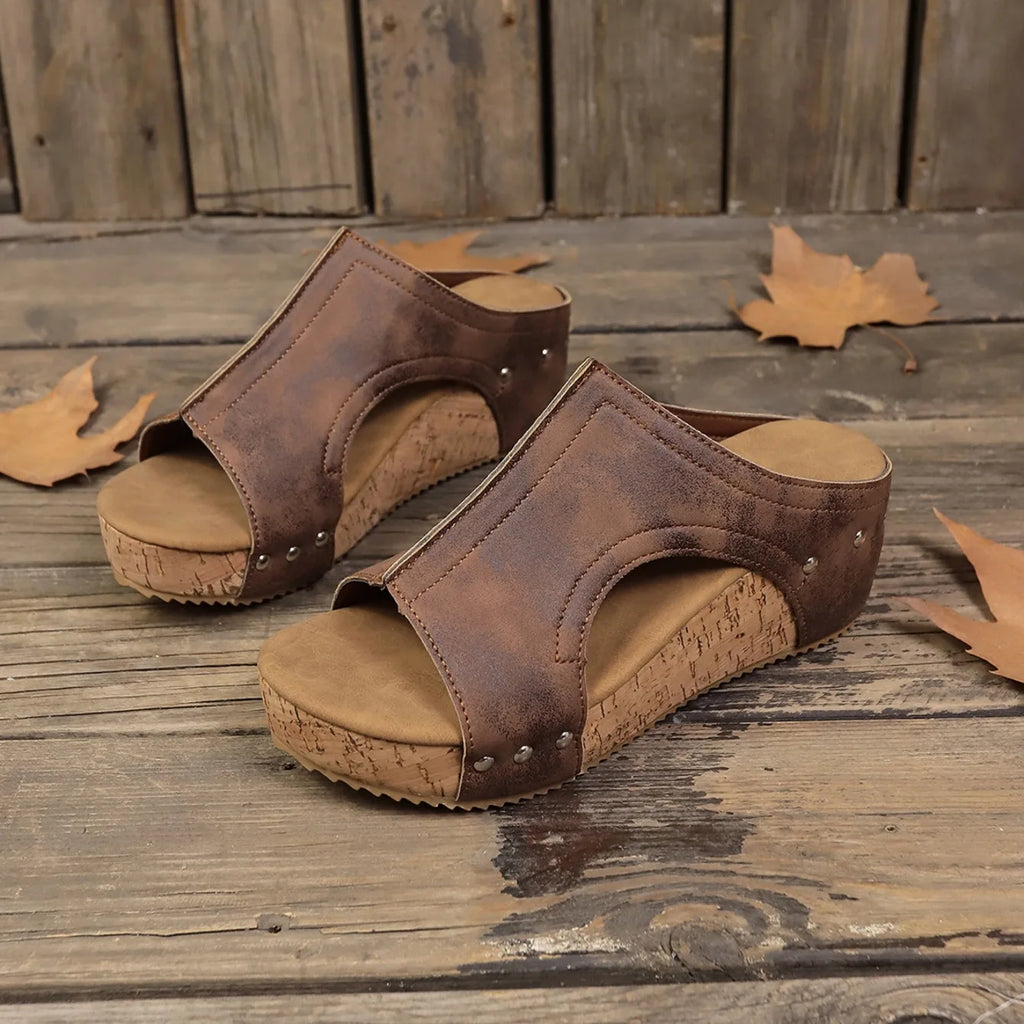 Women Slippers Comfortable Shallow Casual Outdoor Beach Slippers 2024 Summer New Fashion Wedges Sandals Designer Slides Women